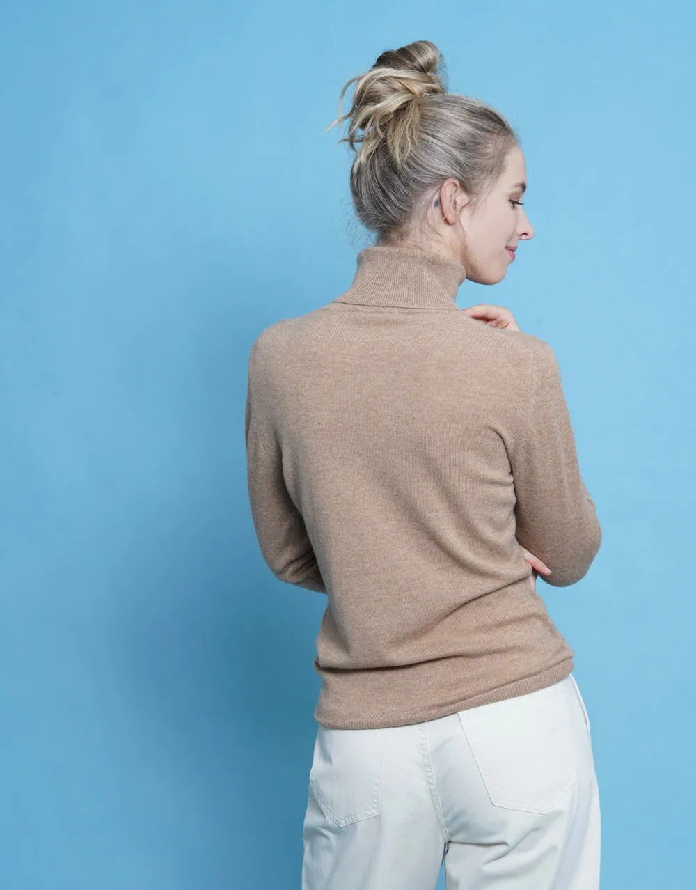 Light Cashmere Turtleneck Sweater in Camel